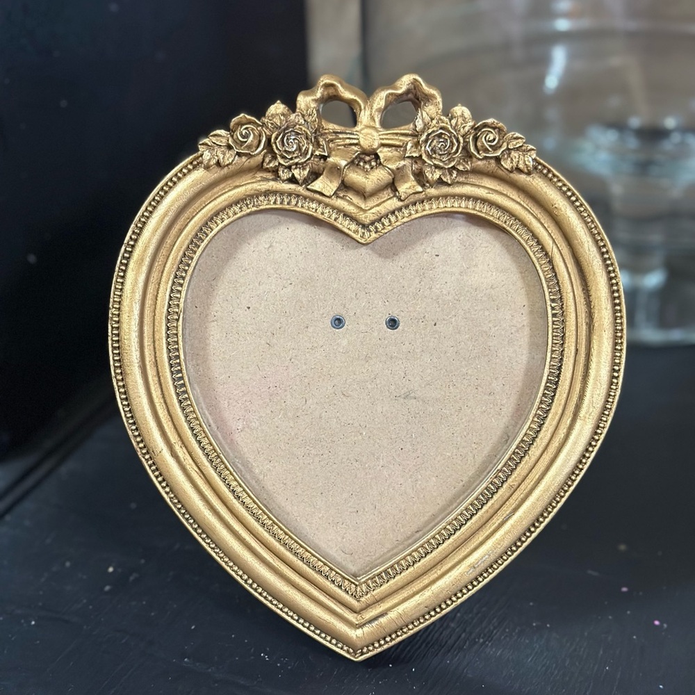 Elegant Gold Heart-Shaped Photo Frame